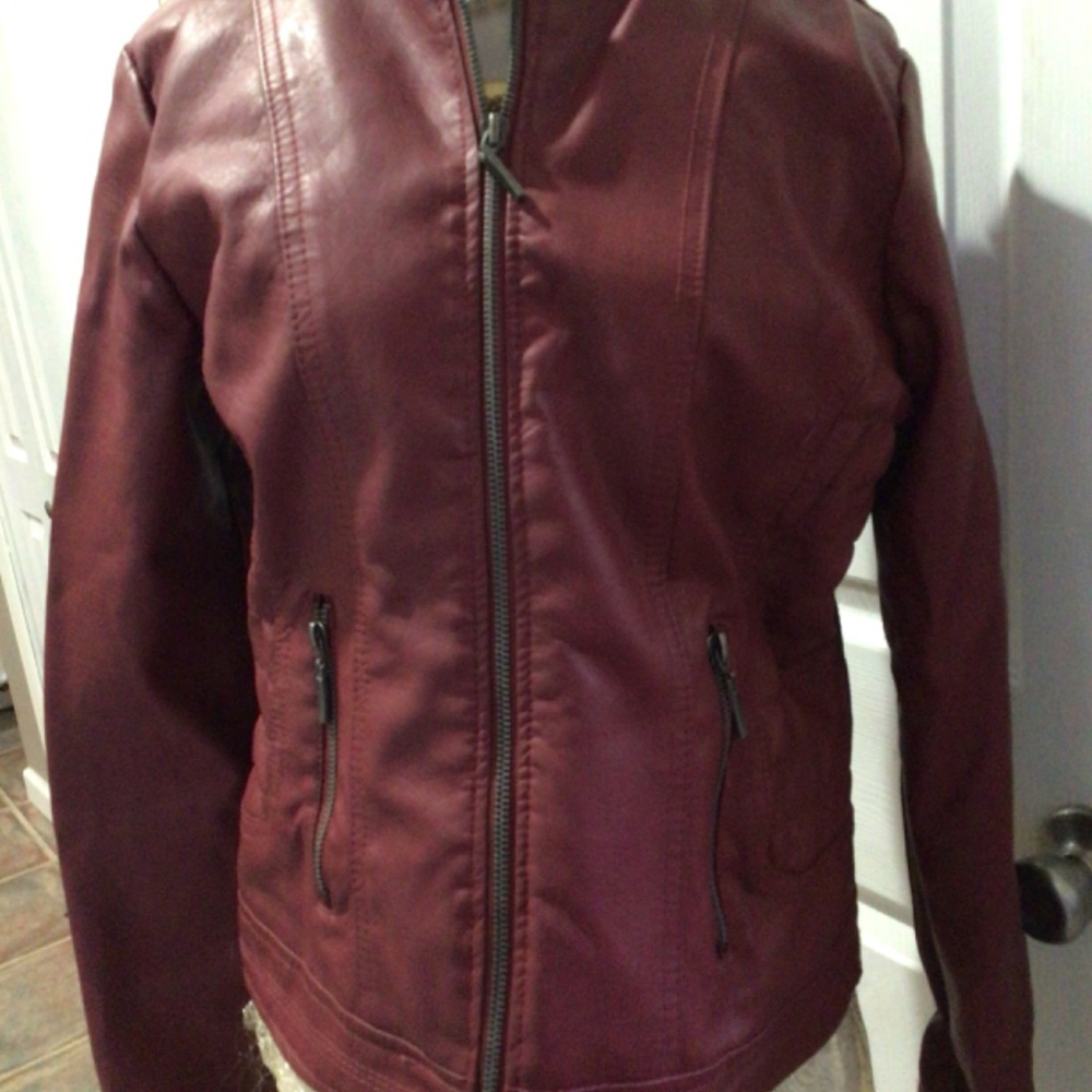Faux red leather - Picture 3 of 4